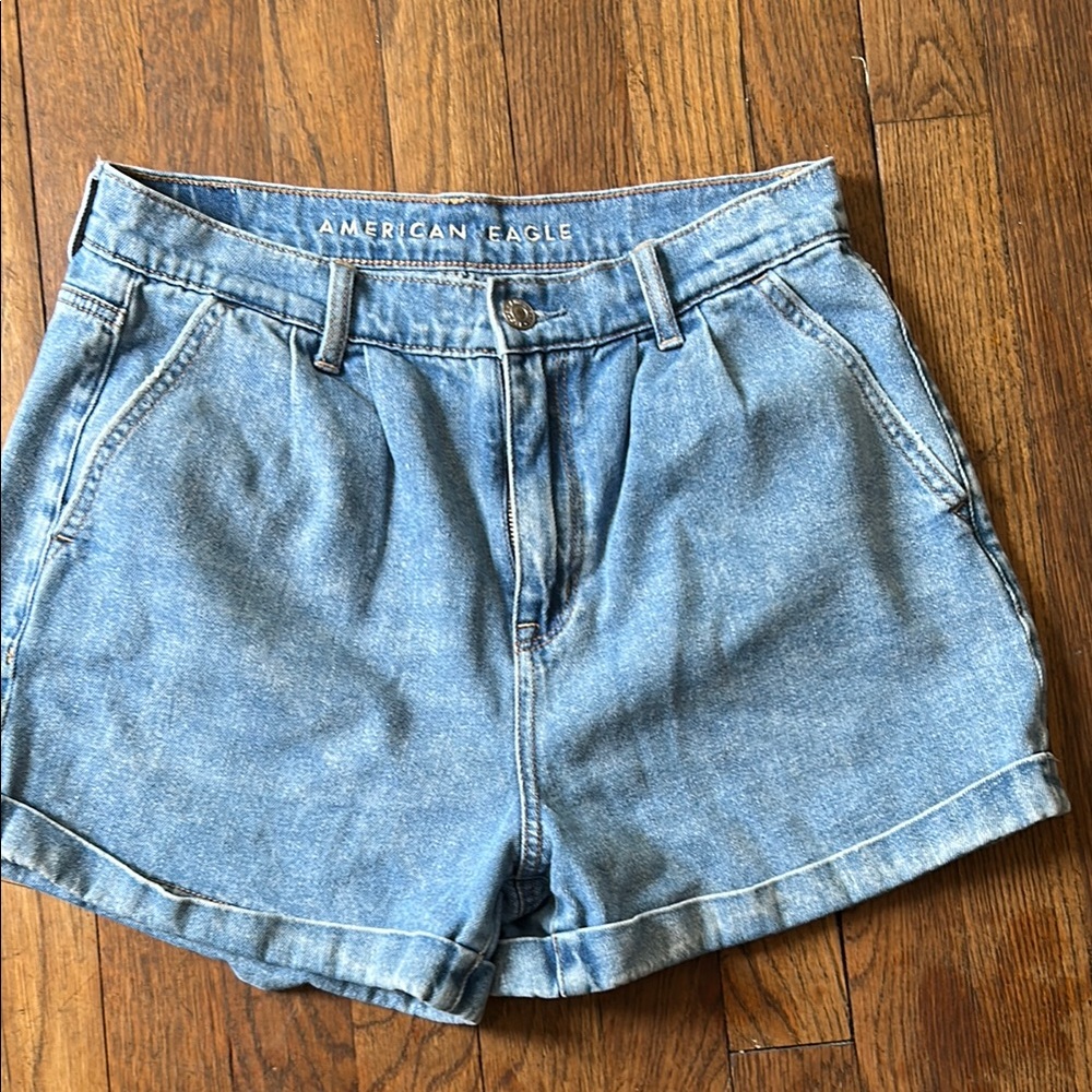 American Eagle Mom short
